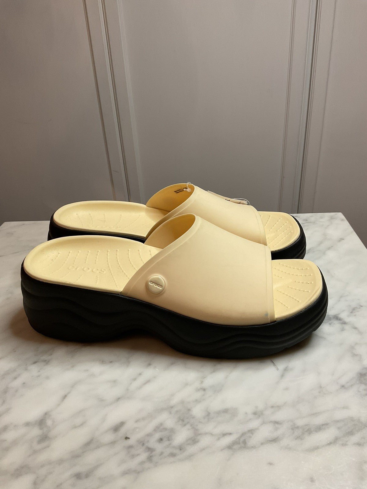 Crocs Skyline Slide 208182-1LG Ladies Vanilla And Black Slider Sandals UK 7 -New0
