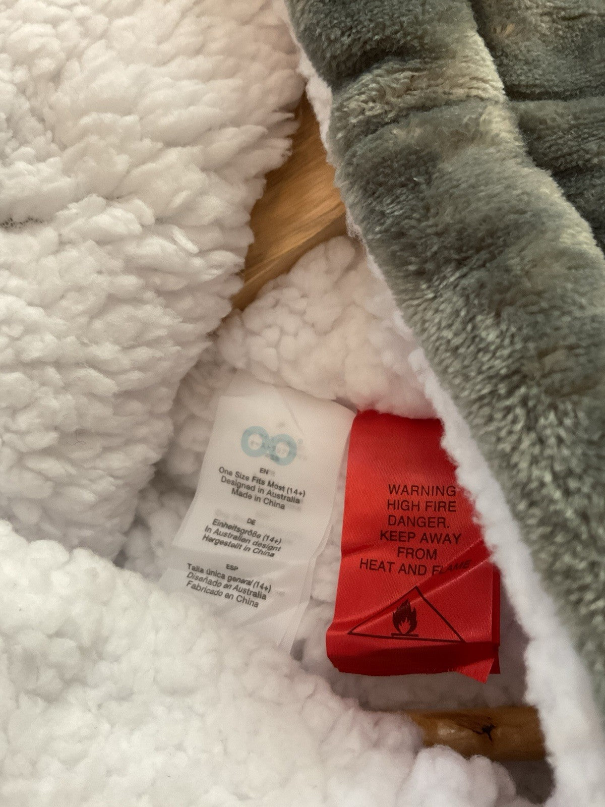 The Oodie Poncho Blanket Light Grey RARE Quilted Adults Bnwt7