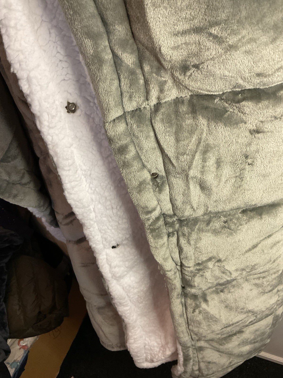 The Oodie Poncho Blanket Light Grey RARE Quilted Adults Bnwt4