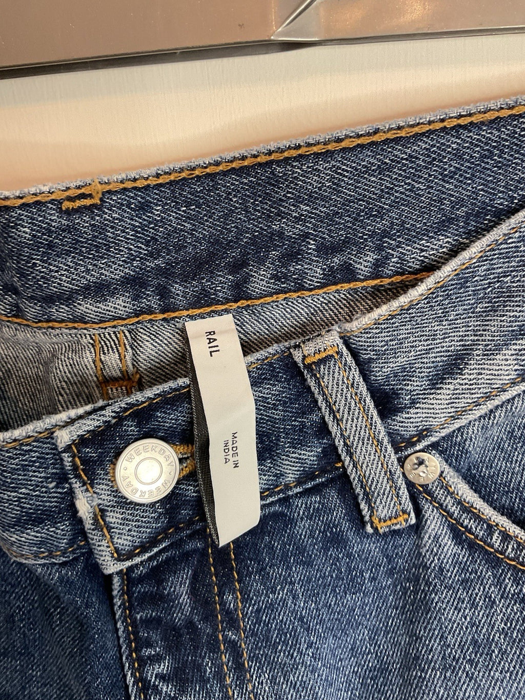 Weekday Rail Jeans Mid Rise Loose Size W27 L30, Bnwt3