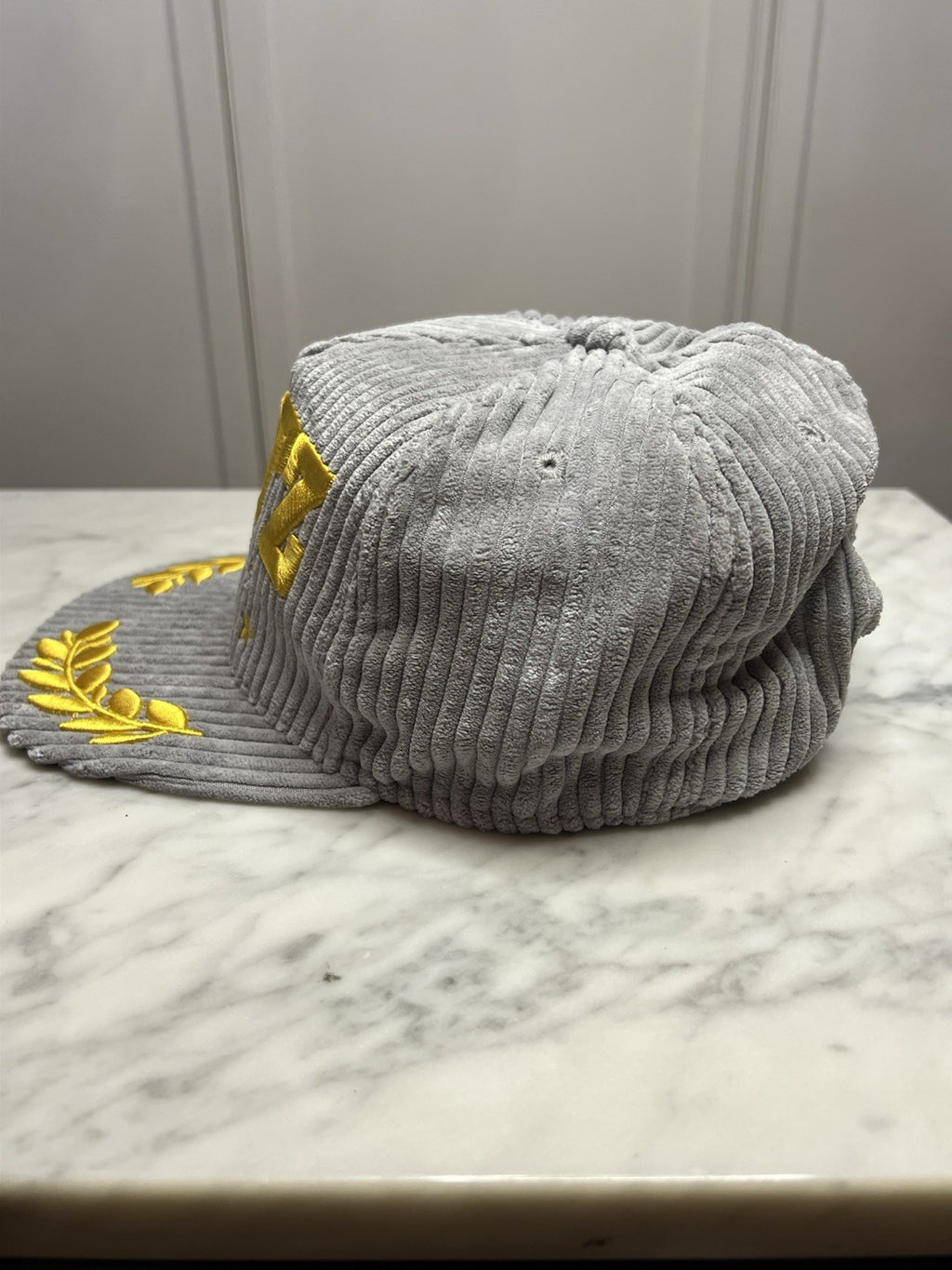 Corteiz Men's Soho Yacht Club Baseball Cap Grey Corduroy Snap Back New Without T3