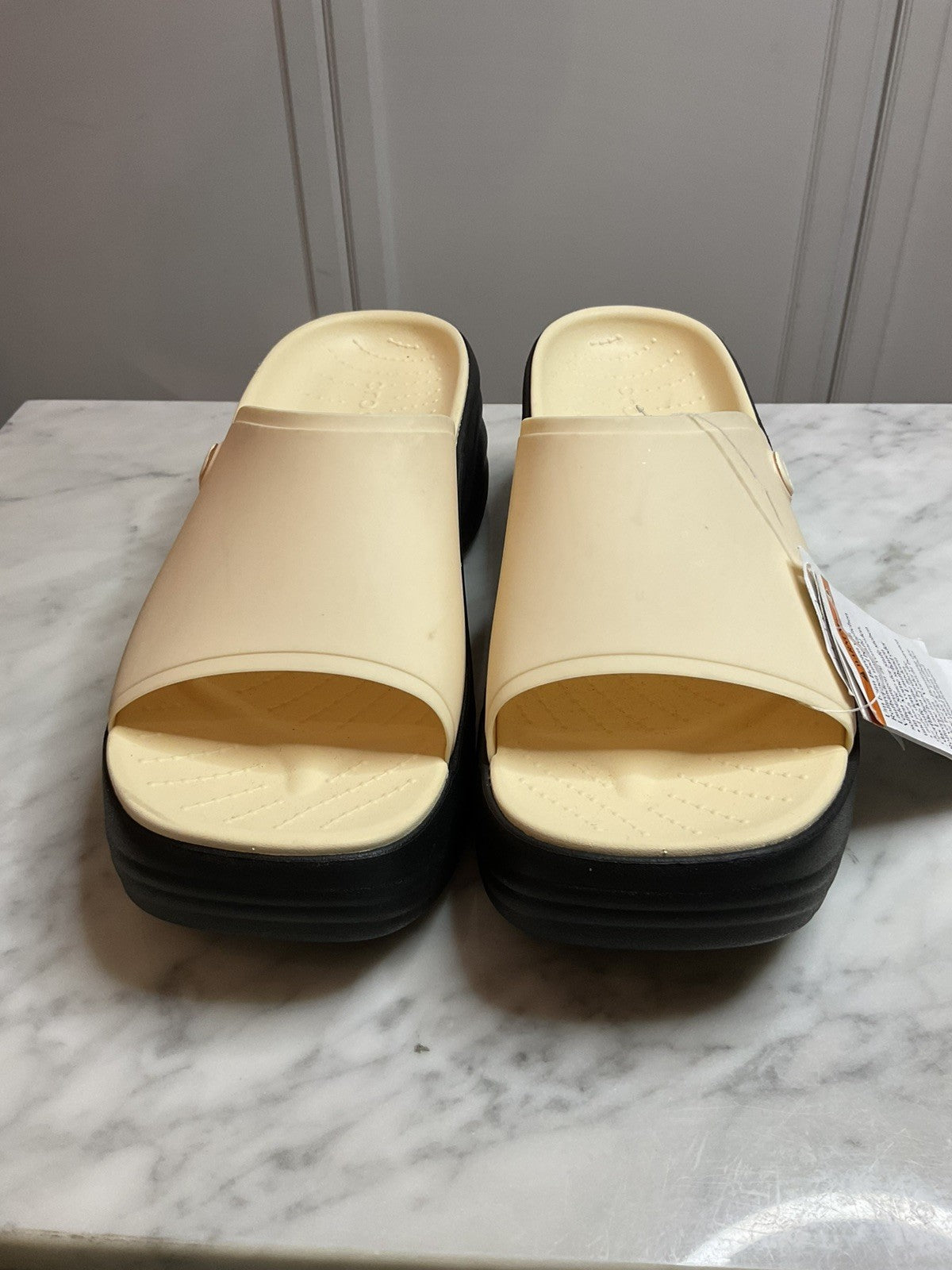Crocs Skyline Slide 208182-1LG Ladies Vanilla And Black Slider Sandals UK 7 -New2
