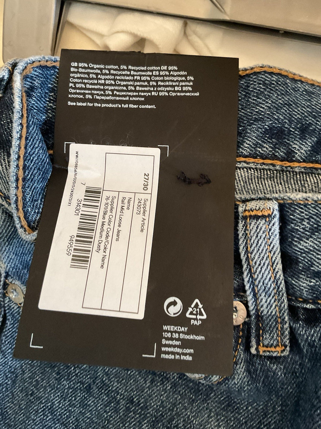 Weekday Rail Jeans Mid Rise Loose Size W27 L30, Bnwt4