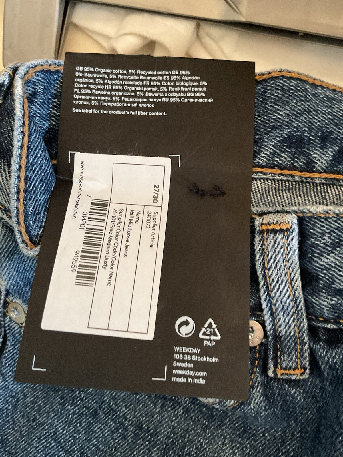 Weekday Rail Jeans Mid Rise Loose Size W27 L30, Bnwt4