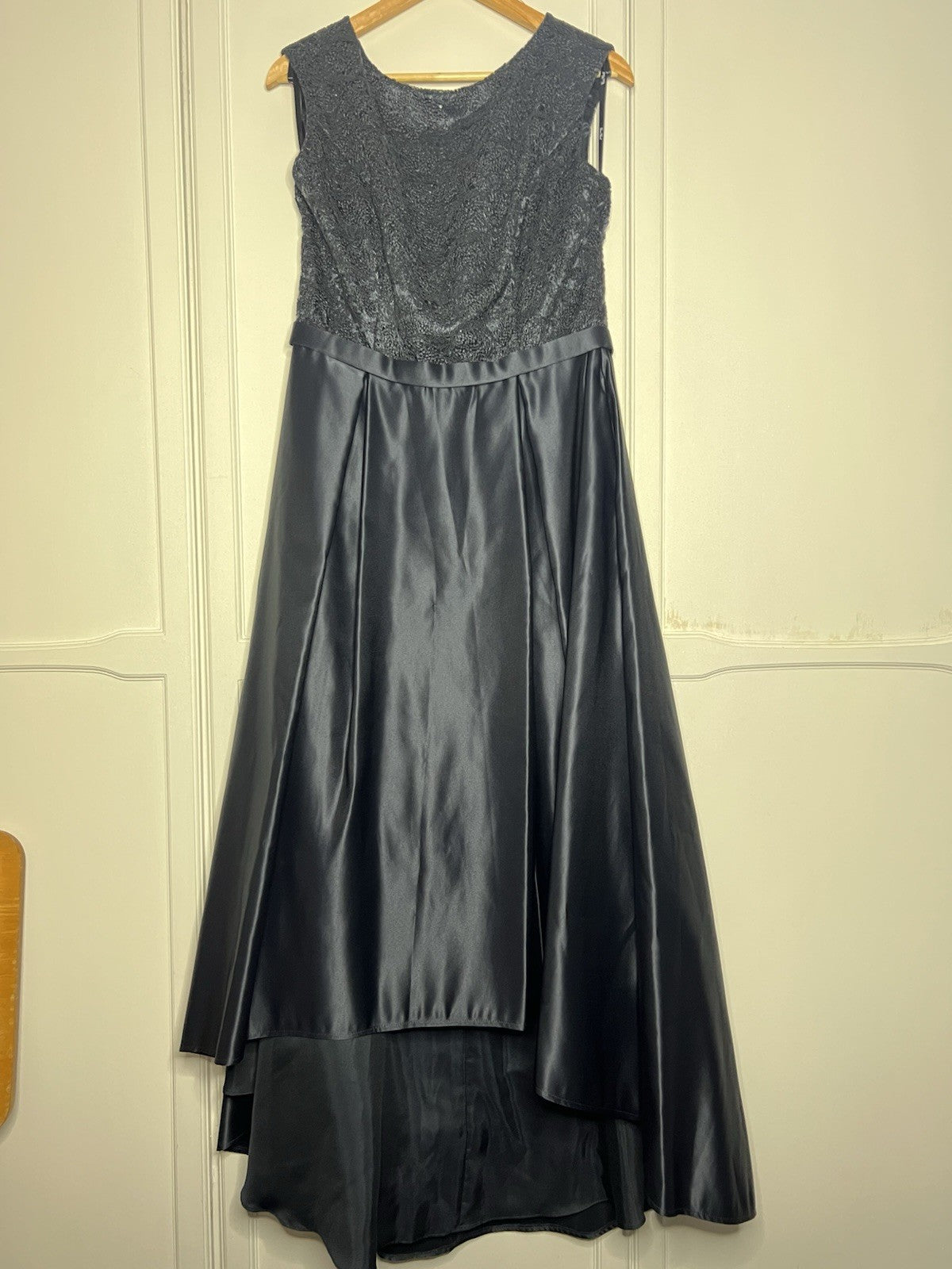 Vera Mont Satin Blue Evening Dress Size UK 16 Bnwt rrp £2750