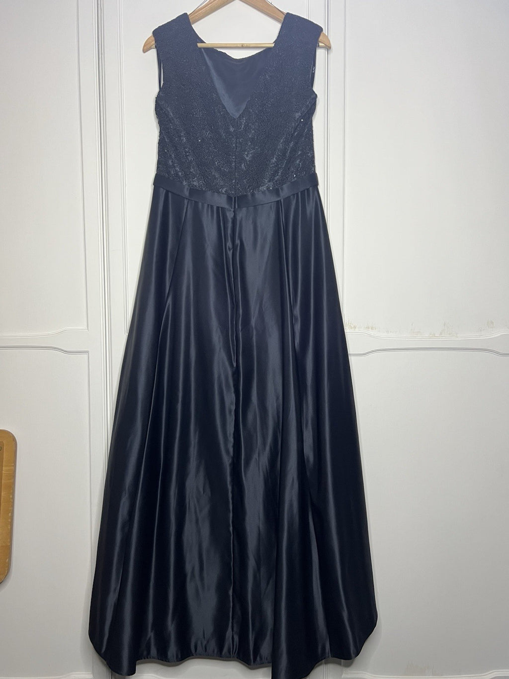 Vera Mont Satin Blue Evening Dress Size UK 16 Bnwt rrp £2751